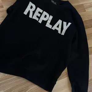 En svart Replay tröja  Använd fåtal ggr