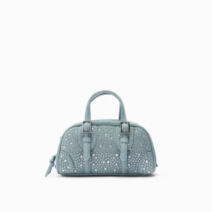 Populär zara väska - Säljer denna zara väskan som jag köpte för någon månad sen då jag inte fått någon användning för den alls! Jag kan tänka mig att byta väskan mot en annan annons, antingen en annan väska eller något annat❤️ Det går även bra att köpa väskan vid mitt pris🥰