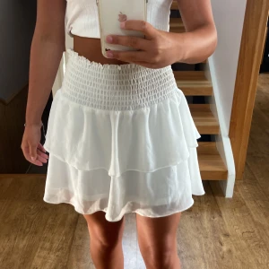 Kjol  - Vit minikjol  