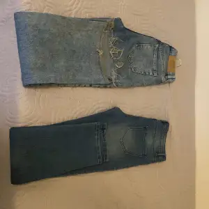 Säljer dessa två jeansen använda typ 2 gånger bekväma, trendiga. storlek: baggy jeans: 34/xs, 110, Mörkblåa bootcut: 38. kvalitet 10/10 supersköna. 
