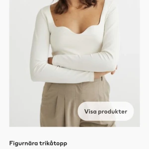 Vit topp - Vit topp aldrig använd pga. för stor. Endas provad. Tvättad en gång pga sminkfläck som gått bort.