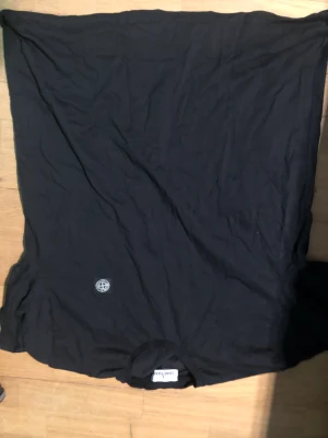 Stone island t-shirt - Säljer min Stone island t-shirt då ja köpte för stor storlek endast testad 1 gång
