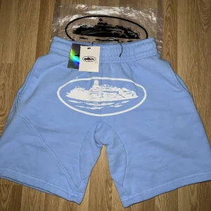 Corteiz shorts ljusblå - Skick 10/10, anvönda ca 4 gånger men har inga hål eller fläckar, Storlek S(midja: 28-32), skriv privat för pris.