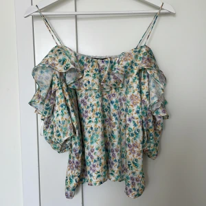 Zara topp  - Super snygg topp! Aldrig använd 💕💕