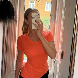 En orange tränings t-shirt, knappt använd 🧡