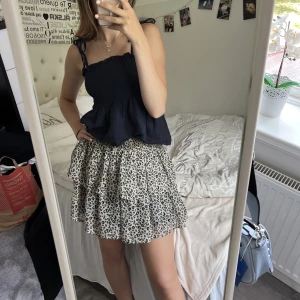 kjol - leopardkjol från kappahl i stlk 170 alltså som en S