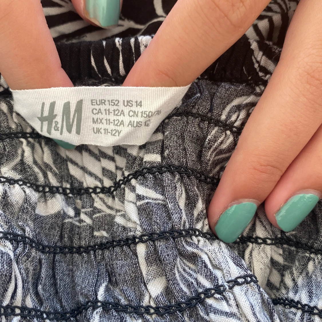 Svart vit klänning mönstrad  - 91