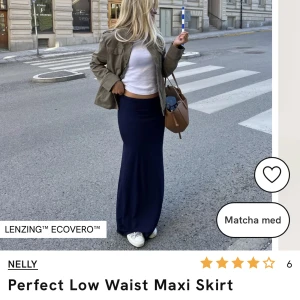 Marinblå lowwaist kjol - Intressekoll på min maxi low waist skirt, väldigt stretchigt och bekvämt material, den är även slutsåld i dom mindre storlekarna