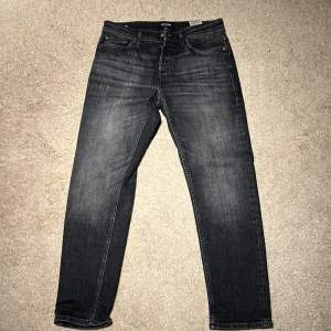 Jack n Jones jeans strorlek 30/30 aldrig använda 