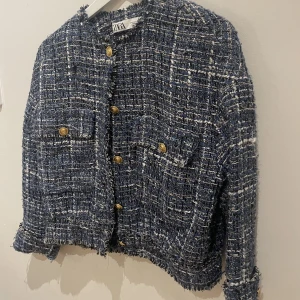 Tweedjacka  - Jättefinjacka i tweedmönster/ material. Använd en säsong ungefär
