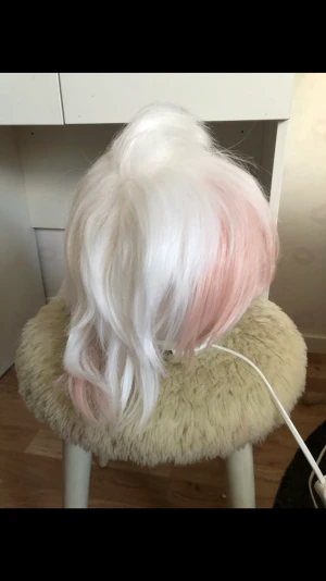 Nagito peruk  - Nagito från danganronpa vol 2 peruk. Mycket bra skick, använd två gånger 