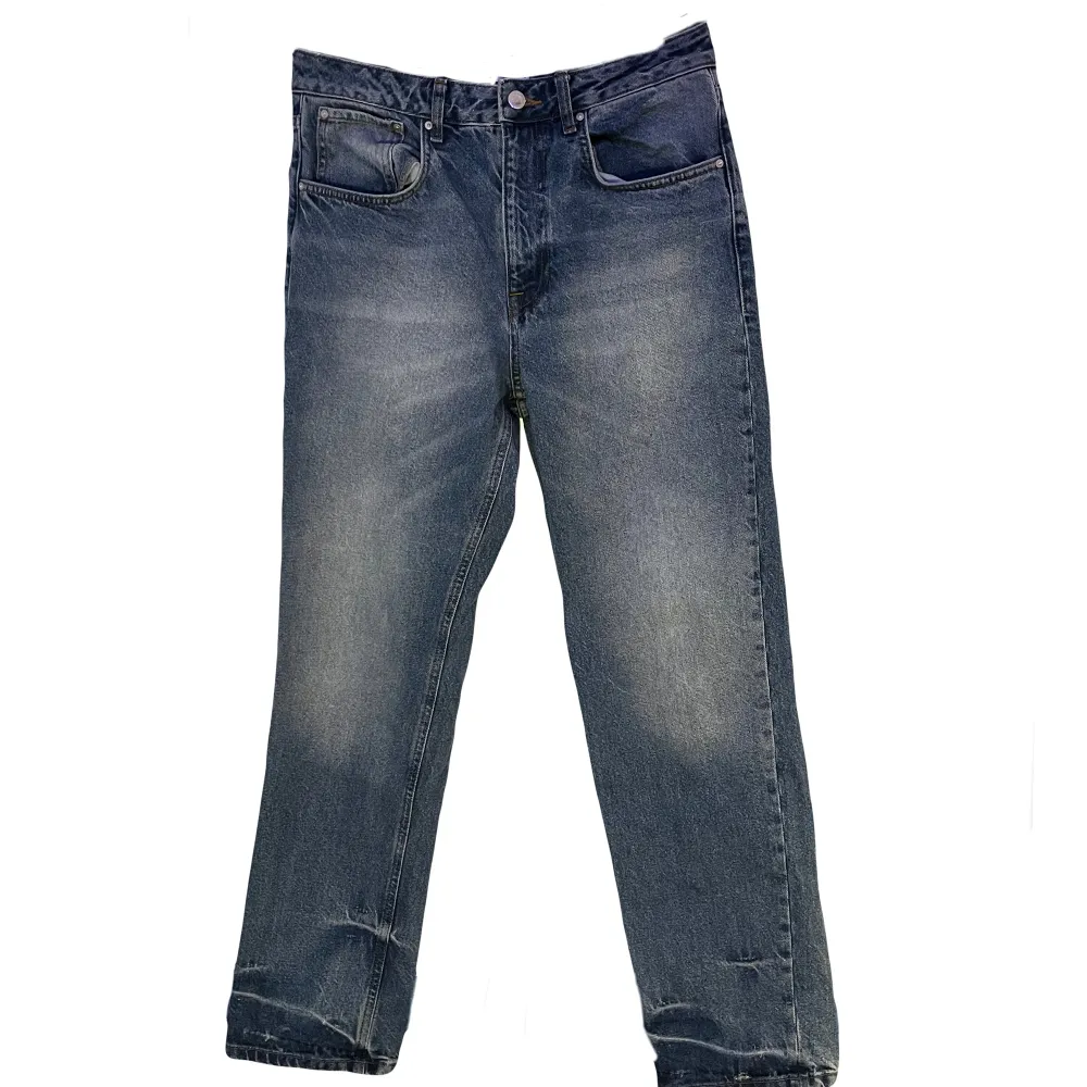 Säljer ett par riktigt fina jeans från ASOS. Storlek W30 L30. Straight fitt. 20,5 cm breda vid foten. Jeans & Byxor.