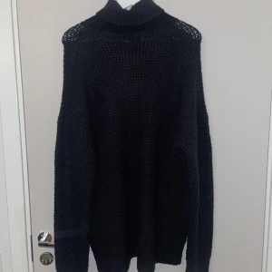 Stickad klänning - Jättefin stickad klänning som inte används längre💕Köpt från na-kd x linn ahlborg