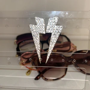 Örhängen  - Skit coola