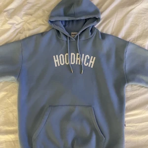 Hoodrich hoodie strl S - Använd fåtal gånger och är som ny.  Har en ficka på innerarmen