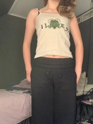 Y2k linne  - Tryck på tröjan:i love me 