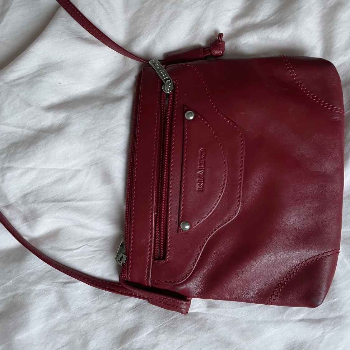 Röd väska - 90