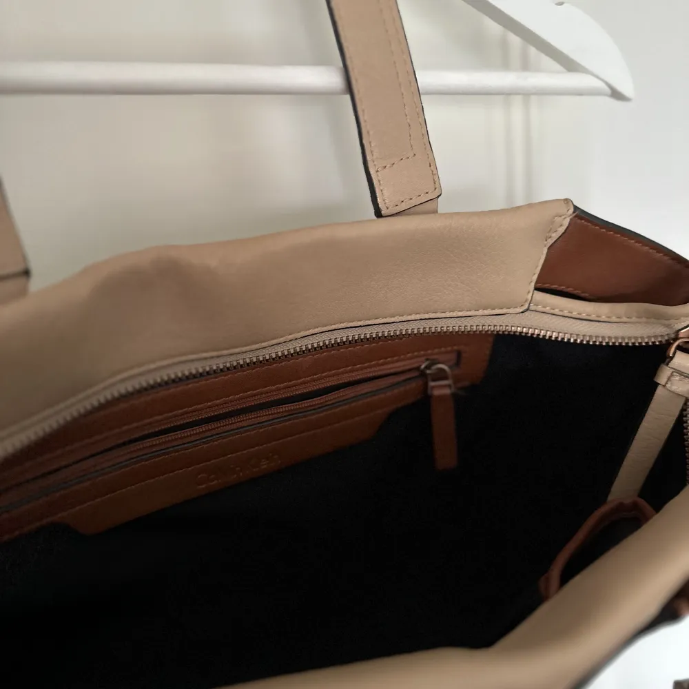 Väska från Calvin Klein köpt för två år sedan❣️. Väskor.