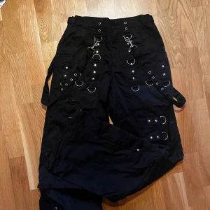 Alternativa byxor - Aldrig använt! Köpt för 999kr men säljer för 700!
