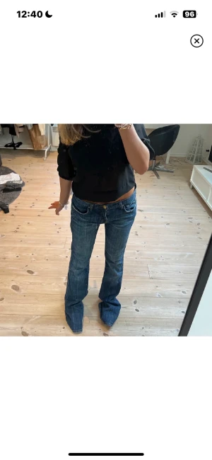 Lågmidjade jeans - Suuuper fina perfekt lågmidjade bootcut från all mankind, nypris ca 2000, måtten är:midja ca 38 innebenslängd ca 83❤️