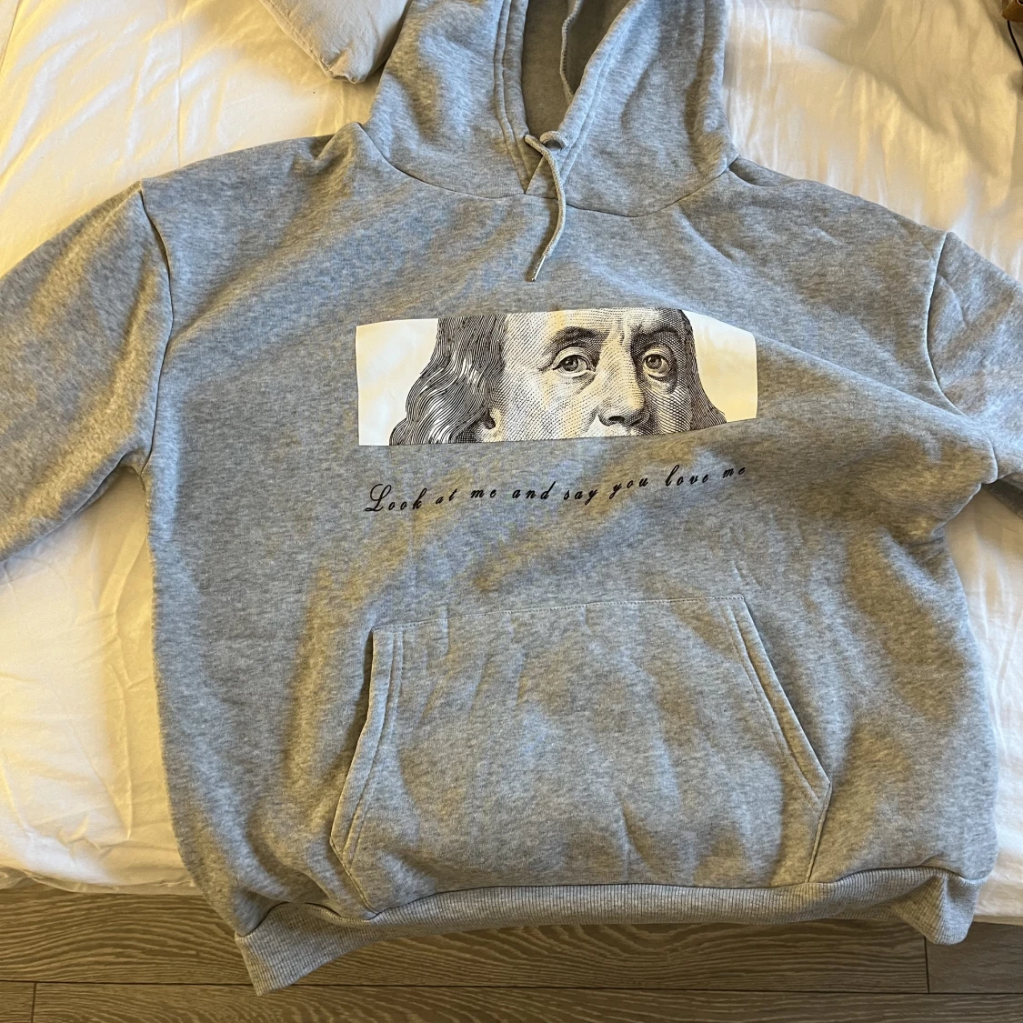 Grå Hoodie med tryck  - 90