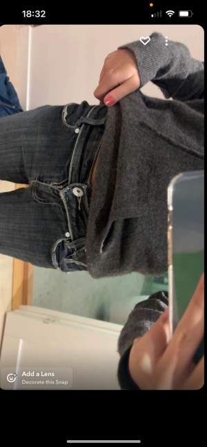 Jättesnygga mörkblåa jeans från ”For girls” i strl 152 men skulle säga att de är 24/30