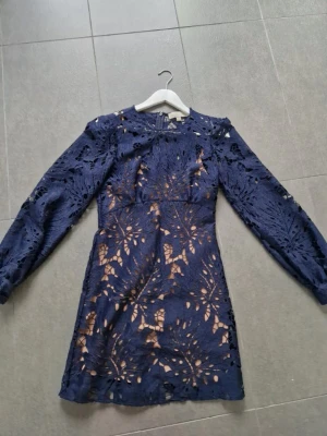 Fest klänning🍾✨ - Jätte söt fest klänning från Michael kors som jag säljer då den är lite för stor. Oanvänd och i nyskick. Ord pris 3900kr