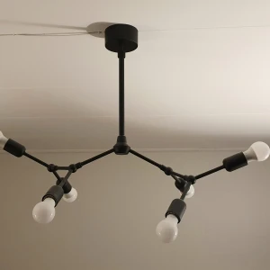 Florean taklampa  - Modern och populära taklampa från serie Florean från ellos. Köpt för några månader sen. Säljes pga flytt. Ny pris hos ellos 2199kr