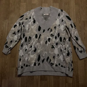 Tröja - Tröja storlek L Skriv om du vill ha mer bilder