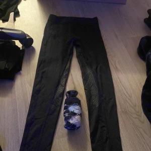 Ridbyxor - Säljer mina ridbyxor då ja slutat rida, använd ett fåtal gånger. 