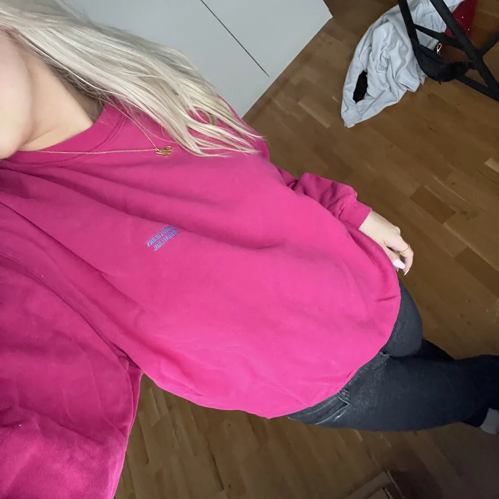 Jättevintage sweatshirt ifrån ”United colors of benetton”, storlek M/L köparen står alltid för frakten, om du har fler frågor så är det bara att skriva❤️. Tröjor & Koftor.