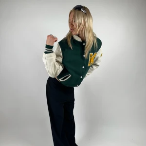 Jacka - Sjukt snygg jacka  Inhandlat vintage i Amsterdam Skinn ärmar, vadderad 