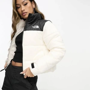 The north face jacka - Fin jacak, knappast använd otroligt varm o skön men fel storlek för mig. Pris kan diskuteras vid snabbt köp.