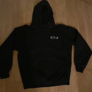 Polar Hoodie - Bra skick i med att hoodien har väldigt bra kvalité, men lite sliten logga på framsidan. Storlek S! Pris går att diskuteras 