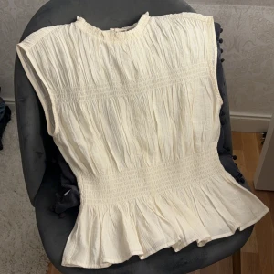 Blus - Blus från H&M som inte kommer till användning. Knappt använd ”inga defekter” 