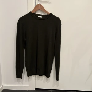 Stickad John Henric tröja - I princip oanvänd tröja från John Henric.