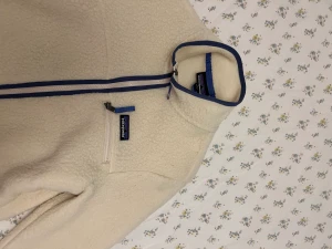 Patagonia fleecejacka - Beige fleecejacka från Patagonia Storlek S Nypris 1700 kr