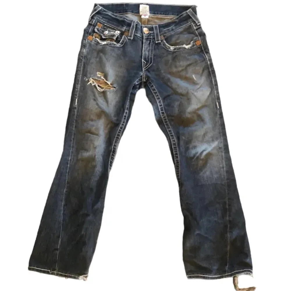 As snygga true religion jeans som it passa mig😢 tar endast Swish🤓 ‼️INTE köp nu‼️ (lånade bilder från h*n jag köpte de av) Inga returer. VILL BLI AV MED SNABBT. Jeans & Byxor.