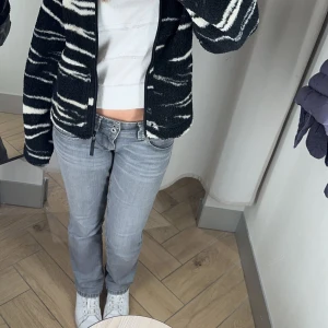 Jeans - Intressekoll på mina lågmidjade jeans från pepe  Säljer för att dom tyvärr är för stora i midjan, skriv gärna prisförslag💓💓 