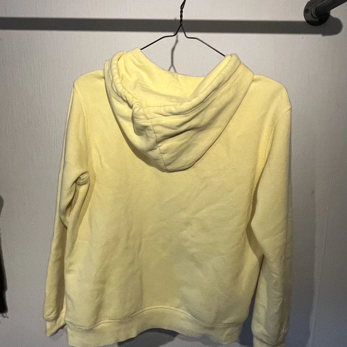 Gul Musse pigg hoodie  - 90