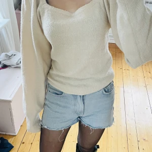 Stickad tröja - Såå fin stickad tröja med puffärmar!! Strl S⭐️⭐️ Köp direkt för 200 eller skriv privat och lägg eget bud💋💋