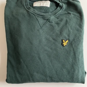 Sweatshirt Lyle&Scott Strl S - Använd, men i fint skick.   Storlek S   