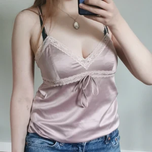 Rosa nattlinne  - Linnet är i mycket bra skick. Diskuterar gärna pris 💓🍁