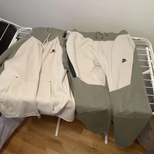Nike tech fleece tracksuit  - Säljer min Nike tech fleece som inte kommer till någon användning och vill då alltså få den såld. 