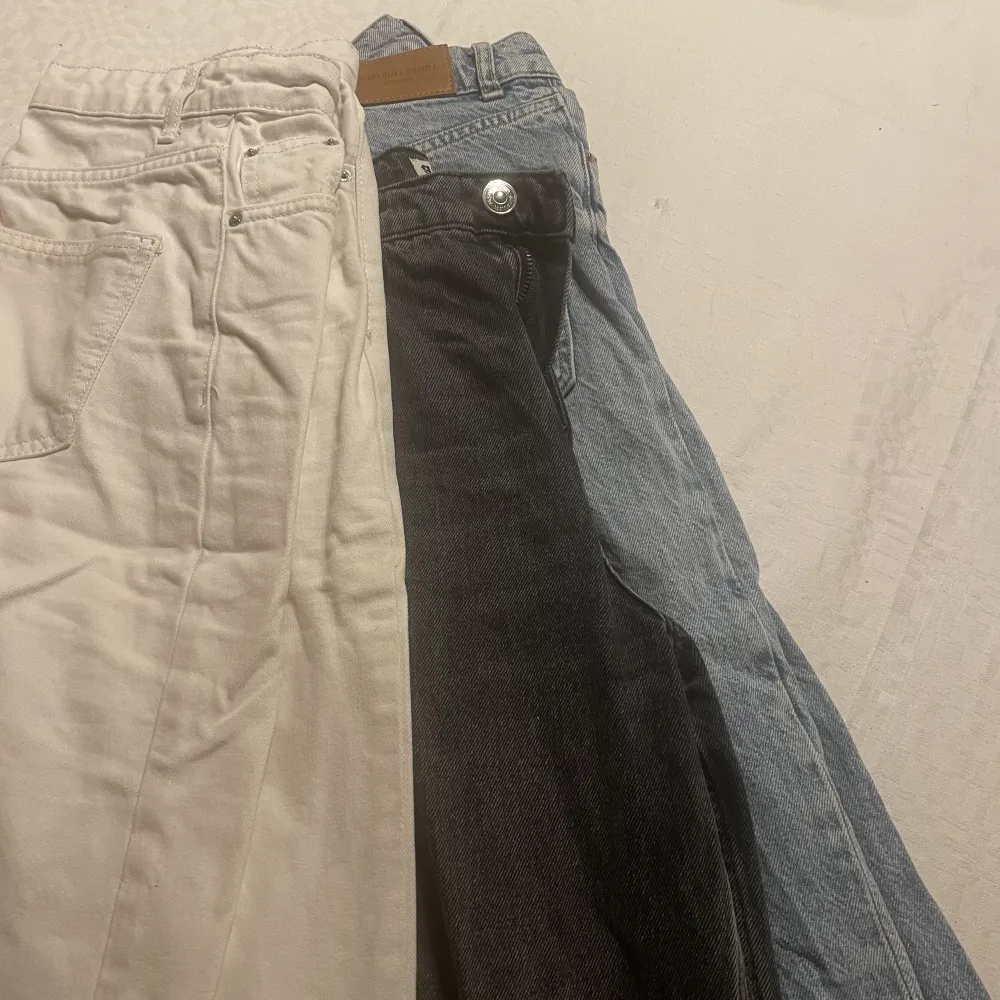 250 för tre par jeans från Gina. . Jeans & Byxor.
