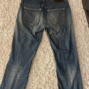 Lågmidjade Jeans - Hej säljer mina Lågmidjade jeans ifrån Fornarina. Inga defekter osv. Sitter jättebra. Storlek xs/s. Hör av er vid frågor🫶🏼