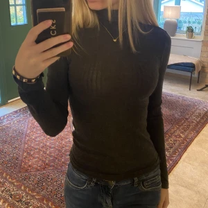 Grå topp - As snygg grå topp i tunt mjukt material , perfekt till hösten. 😍