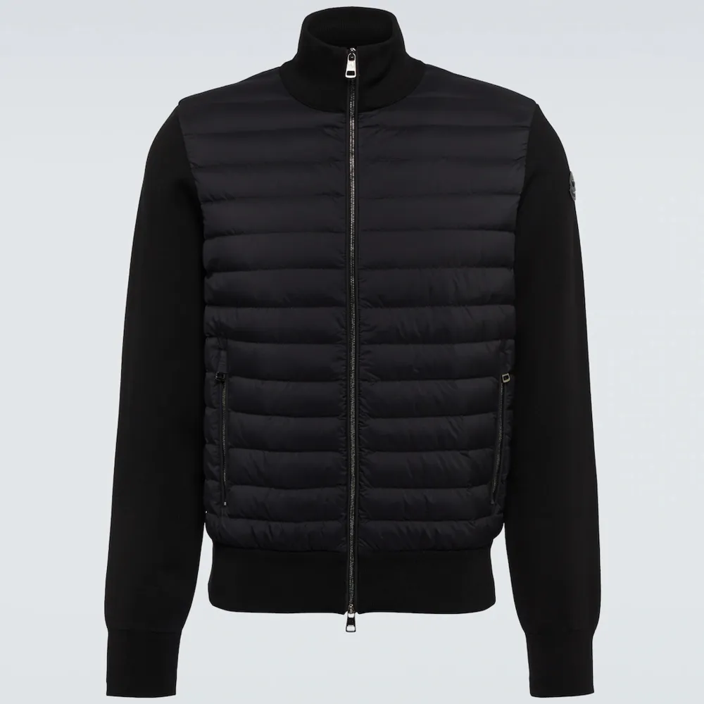 Snygg moncler jacka. Säljer pga för liten för mig. 9/10 skick, skriv om ni vill byta mot nått eller har funderingar!👏. Jackor.