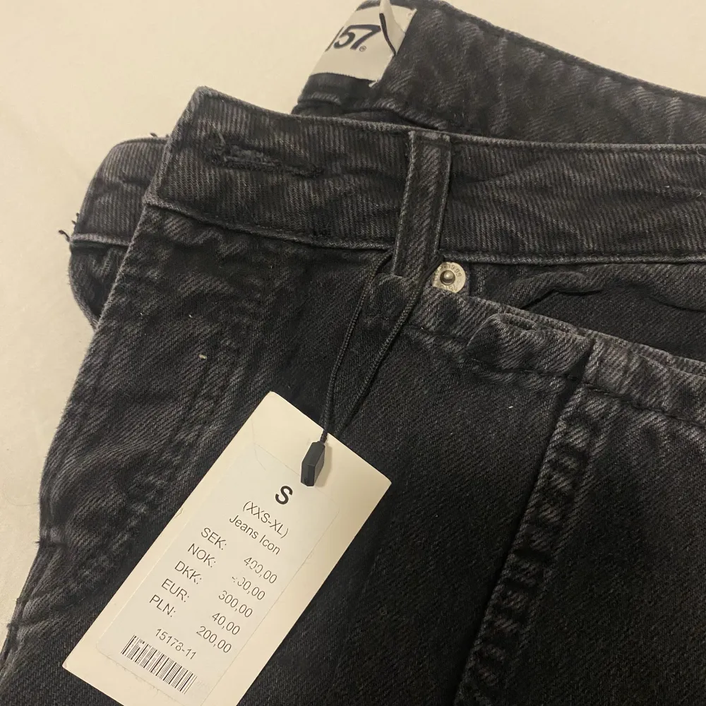 Helt oanvända icon jeans från lager157 med lappen kvar då de var för små för mig. Nypris 400kr. Jeans & Byxor.