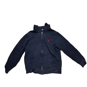 Polo ralph lauren zip up - Clean zip up från Ralph lauren, endast använd en gång så ha det i åtanke.